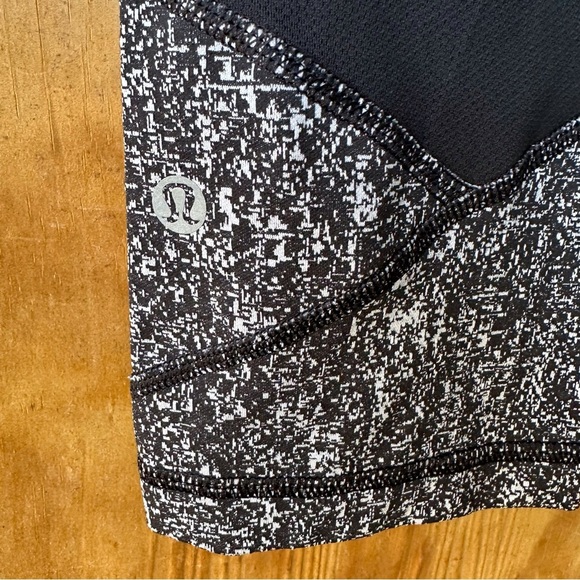 Lululemon Pace Rival Crop Power Luxtreme Spray Black and White Print Legging - Picture 8 of 13